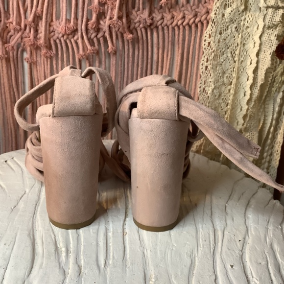 STEVE MADDEN “CHRISTEY” Soft Pink Suede Wrap Open Toe Heels Size 5.5 - Picture 2 of 9
